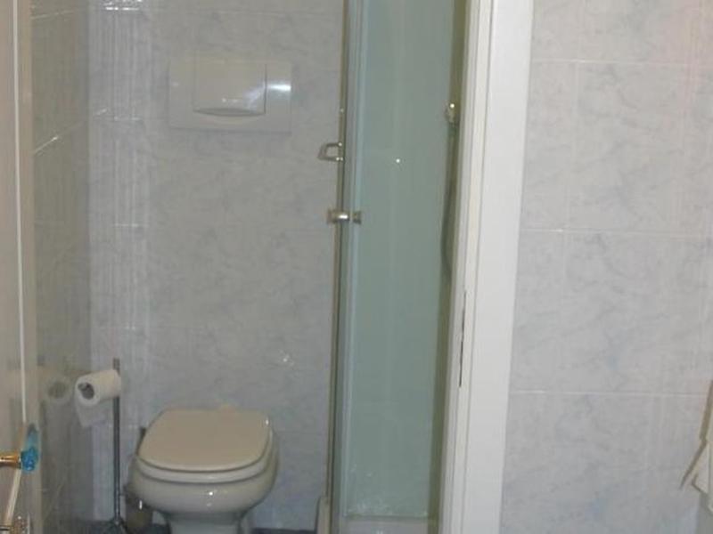 E17E68ABCBC9C0E79745BB748C98C47E