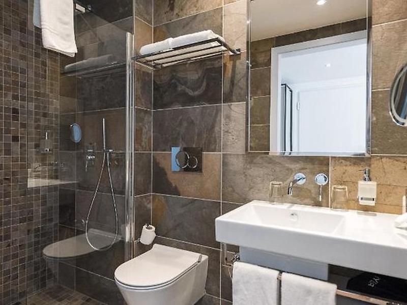 E2B9ECDF7382CBF3BC8C1C6DA9238834