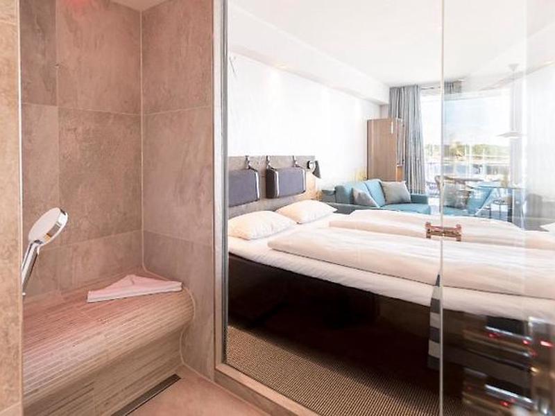 060EB05A0BC23156FC1D30F4A4D6C0DF