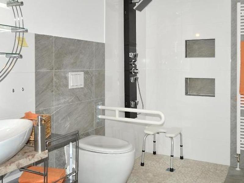 56D5B23C2A4B42E9D111EFEFD4569333