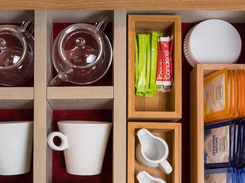 E9C8DE4218059E04DC9C943E84C1914F