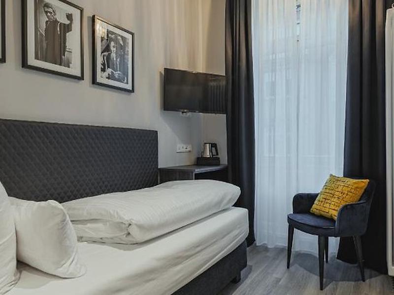 D739DB983BA39E90E4BA40654C1DAC43