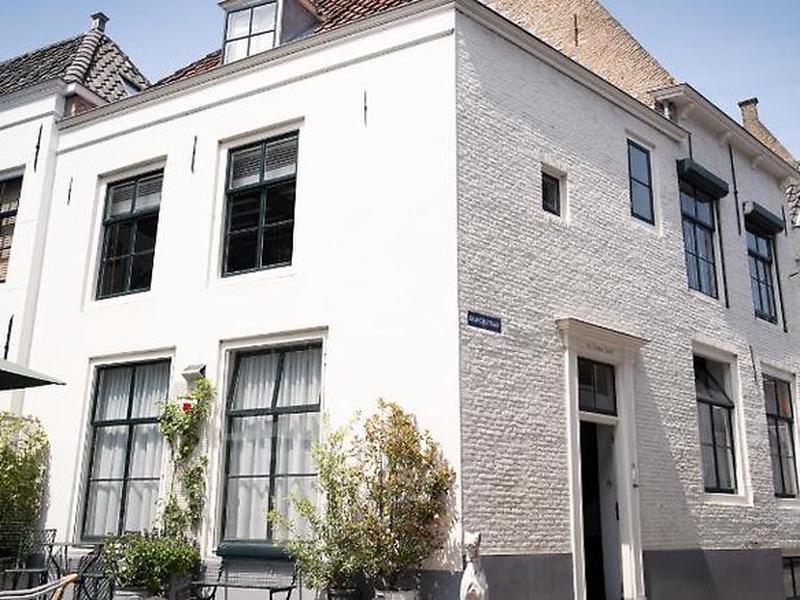 8264E3B9DC2DDECE46E60569D37D8F13