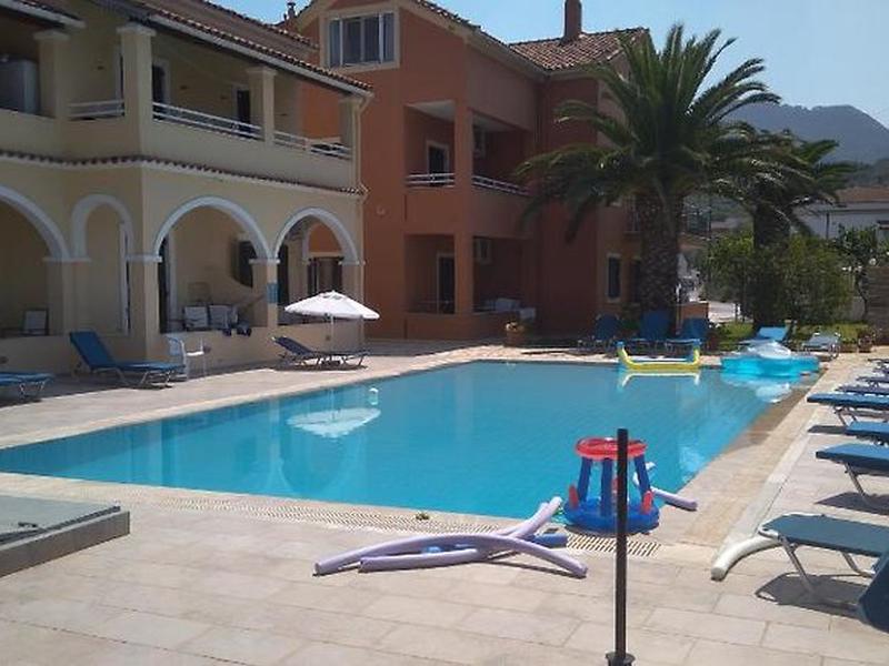 81BAA910580A0449299DB1D700C8FD1C