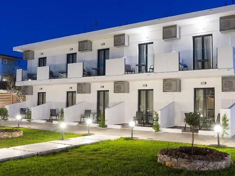 D96E7DCFF9D80A71C79E83BAAD53B439