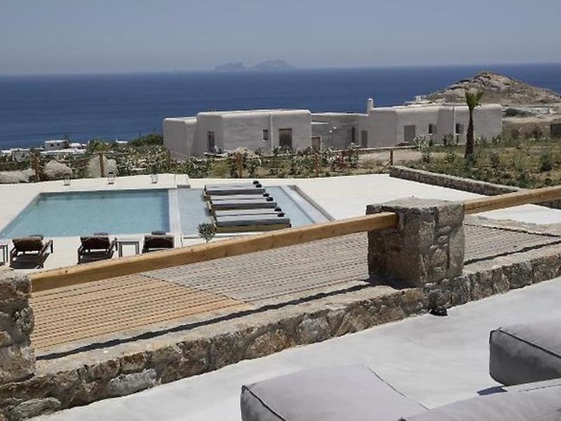 6F275993FCB114DAB0D380615F5BC083