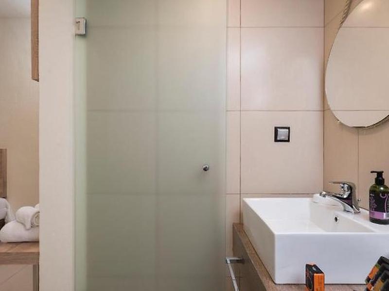 D4DBF242643380A1FF044A04FF92B8DE