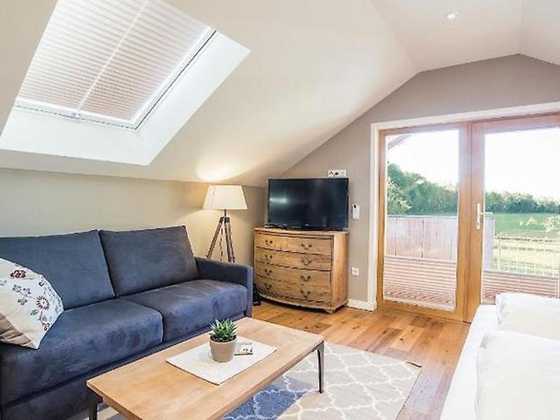 26F4E1CC23673C804F6AAED6DE81DE03