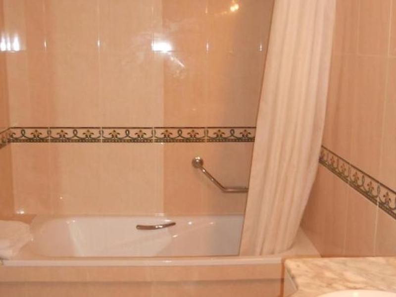 5D294C0D4AC864C1120359A35EA2339D