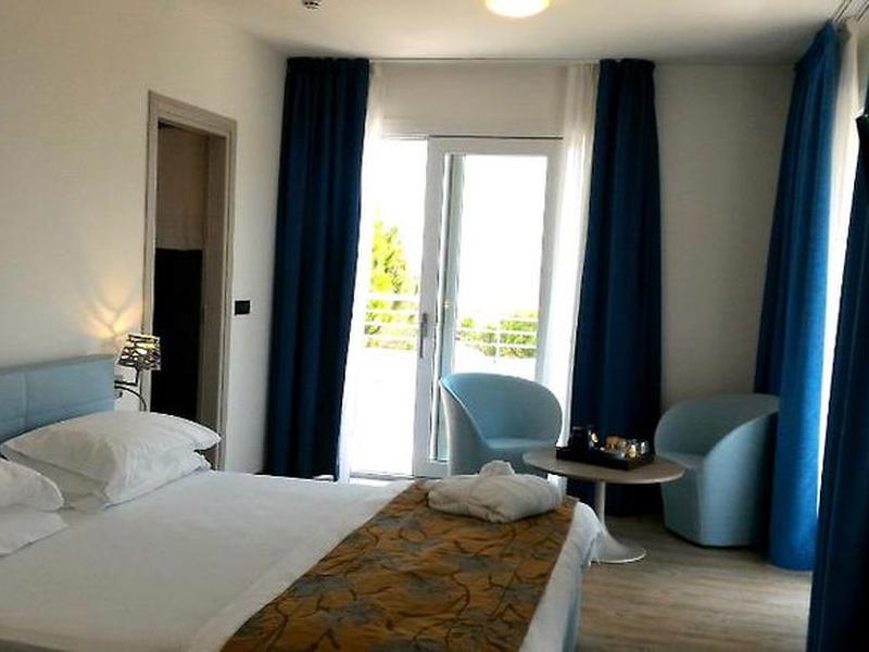 0077C2E6C80F74DC6D97BAD5DF7F24D9