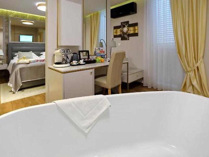 0E5C83072BF86A3A0B1FD07CD0222303