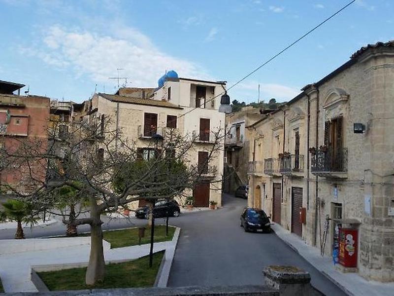 5DC19153F517B1F4377F0DEF8BCB0911