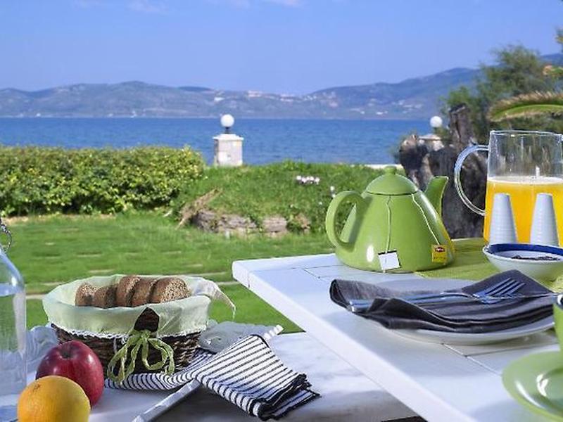 22AC7791F2874C1EA0F1066BA3A95EC3