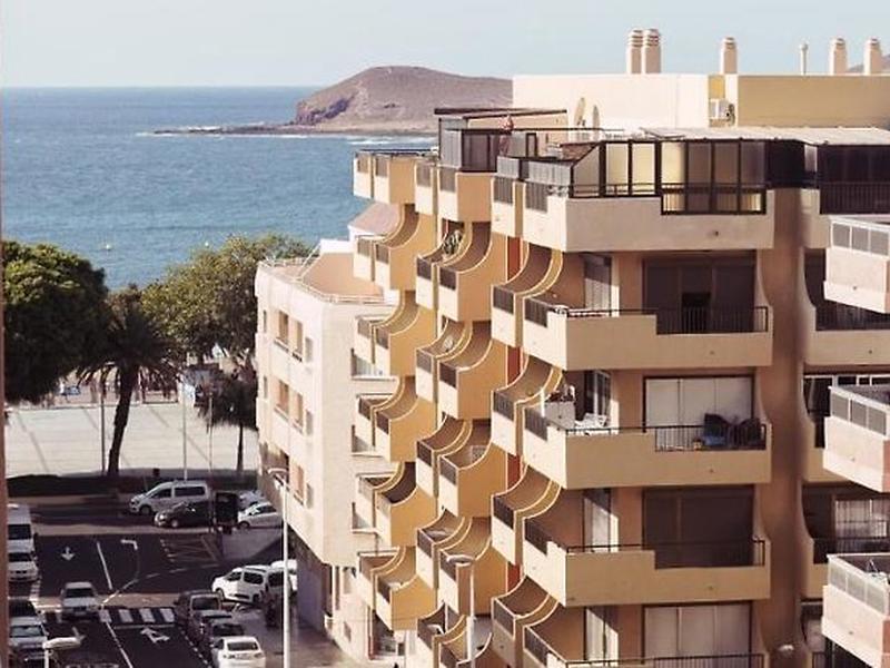 E1B825725831C1D254938A3E7BCAC035