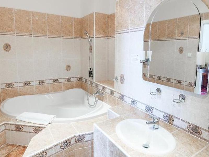 92F6EE1AC44C410006DA4B8640FACAB8