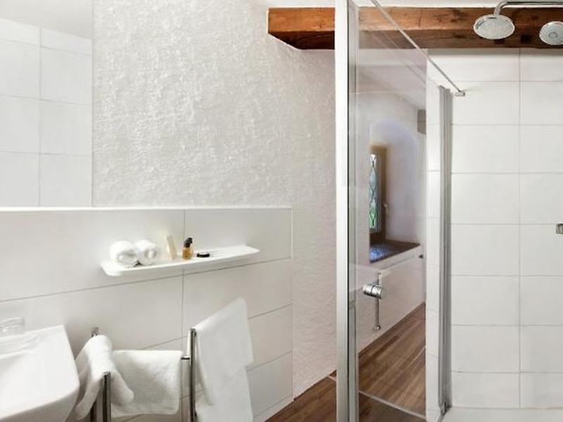 8C5C3BE6D90C45D0679251A6AE9ADAC2