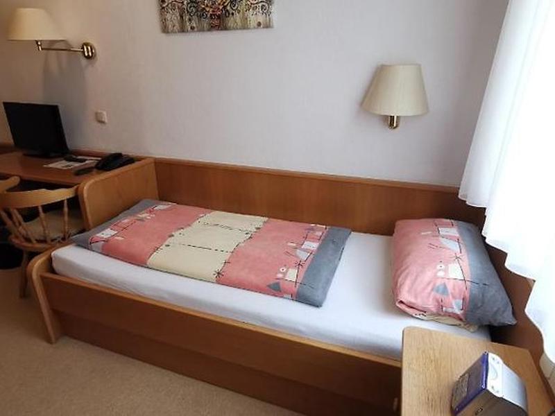 319255AB13E39E0475A80CF31D477C2B