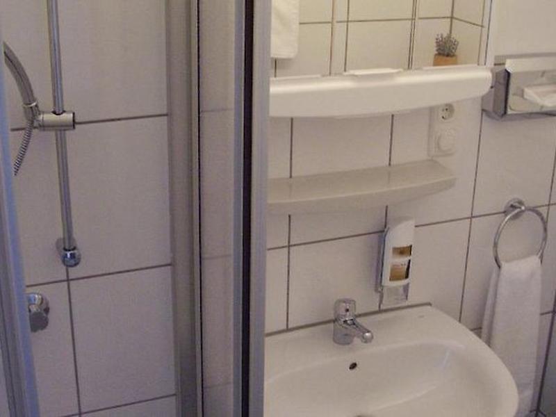 F7DB3DBF8DAEAD20E68F61A5624BF87F