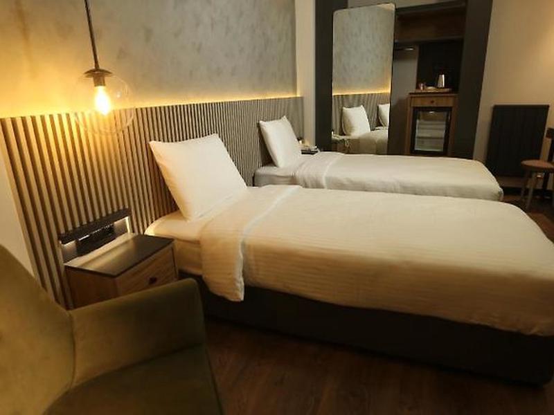 6752B0BC24F1A2DD84AEF0B3C160B266