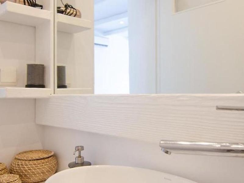 5DC5B5E9F10D95A78B180E1DA6BA2162