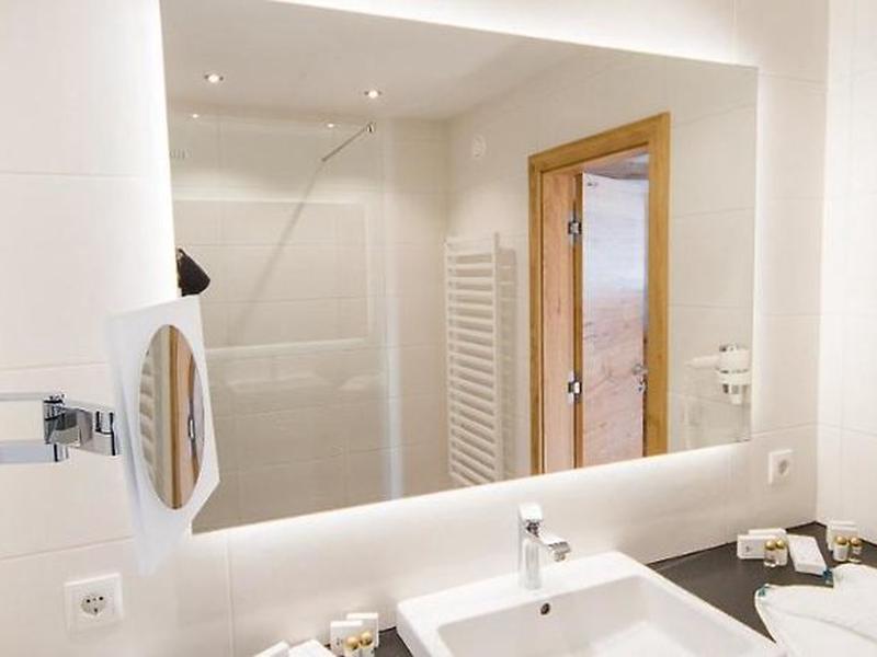 DCFD95D560D69659772AC207B705FB22