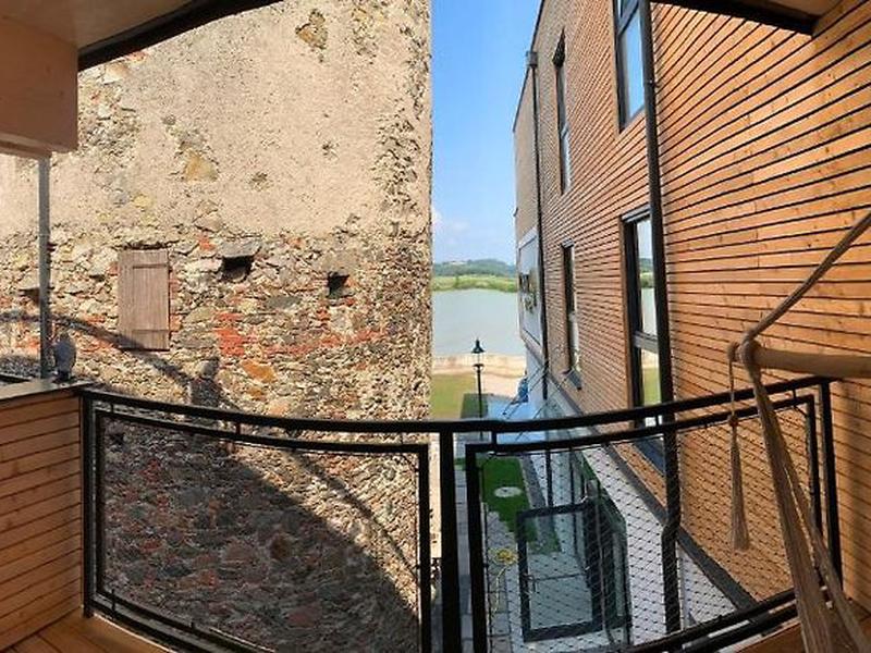 ED55A9F53351BA5D99C4E5698177009E