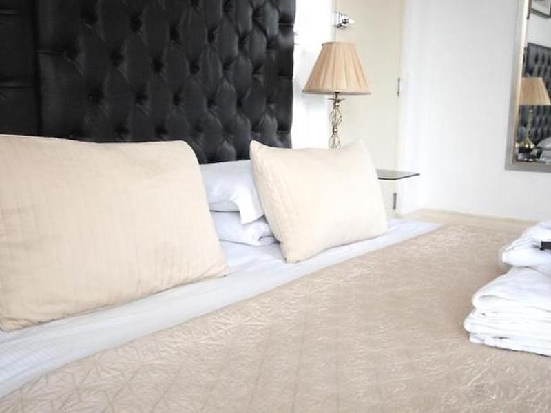 0647E43112493B6A93C22A33B5AA44EC