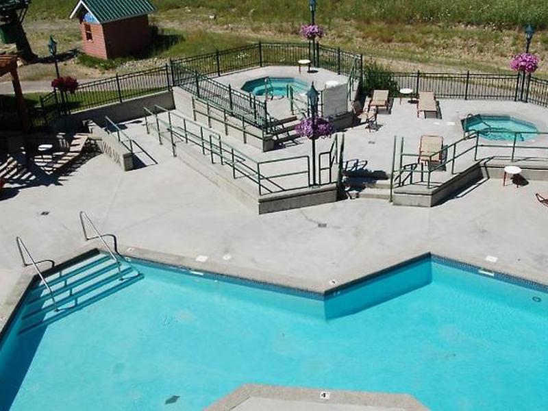 E6F033D133C649D9E0967276EE2D1C18