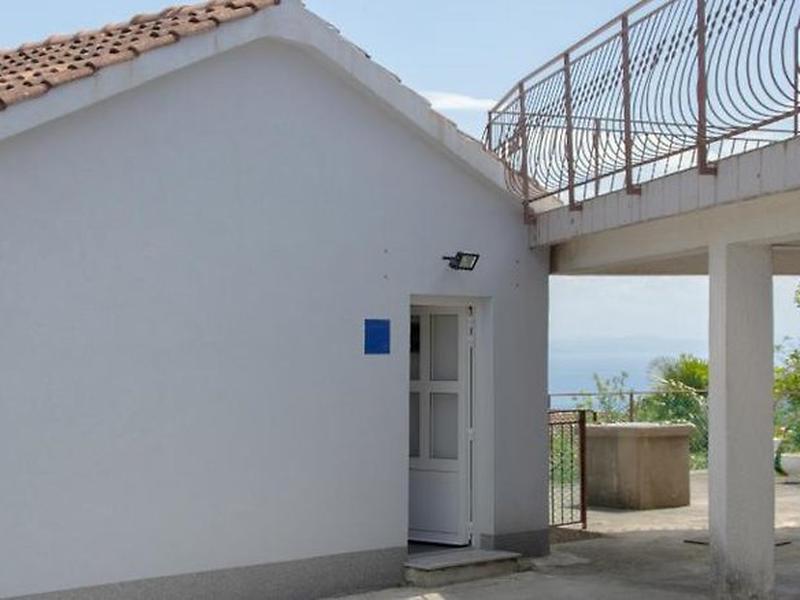 64B5F92AF03B2293F5CDAE8A2B6EE32A