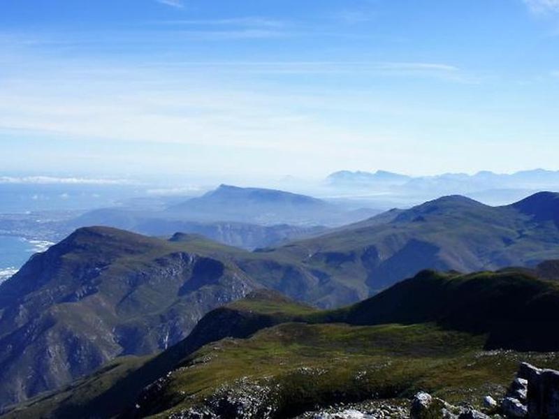 FB9DAD37CBB041F65AFEE39984B2754E