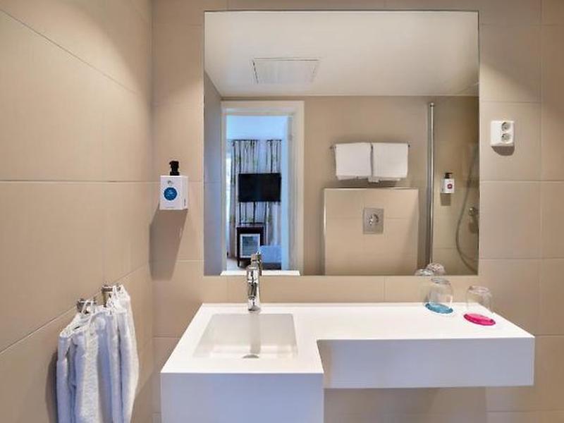 4B7FB1124AD194D0E42026C813C157FC