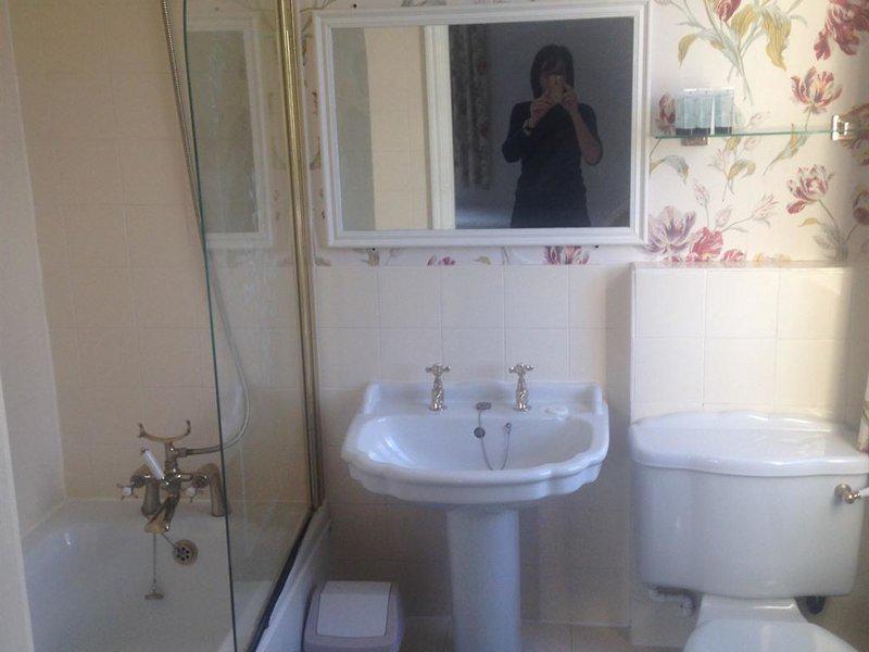 D400E2C33ECEDA7F33ECF677A636E5F4