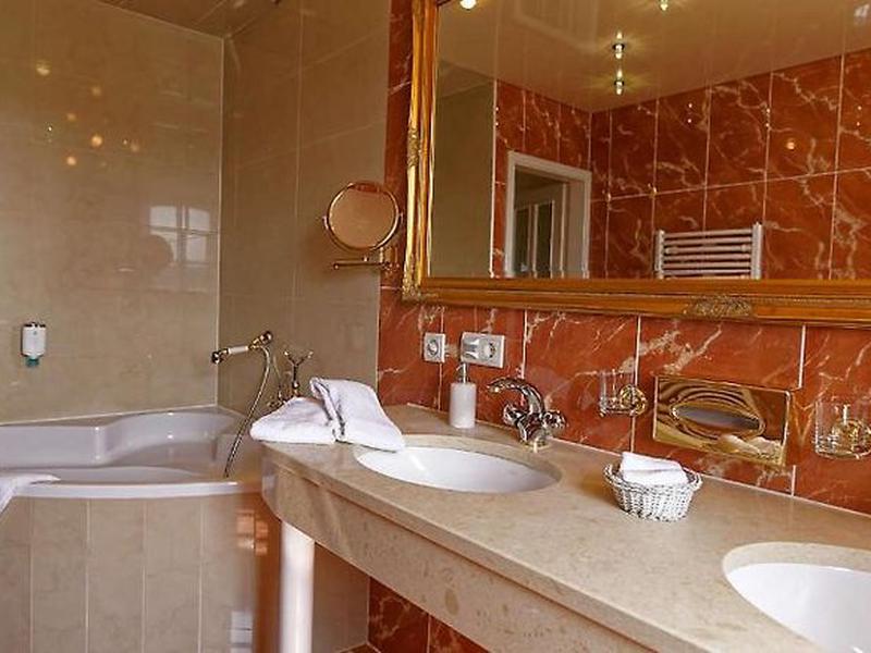 6454FDA0B30F42AD99CE2BF0140B4E23