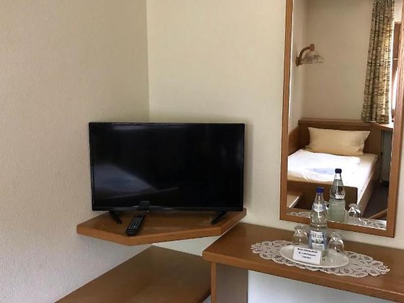 E3D716F96CB66E280F7CACD72D66B211