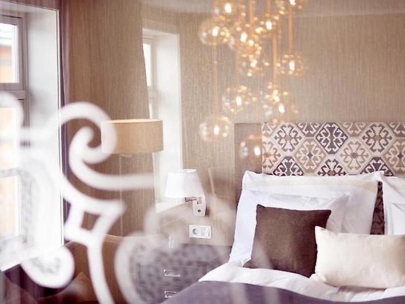 EE8D88744181D1F4919C156C52E38895