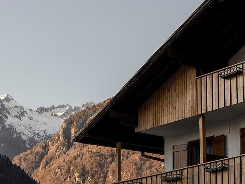 25051B1FCDC3947F78D78CAC64BBC8F8