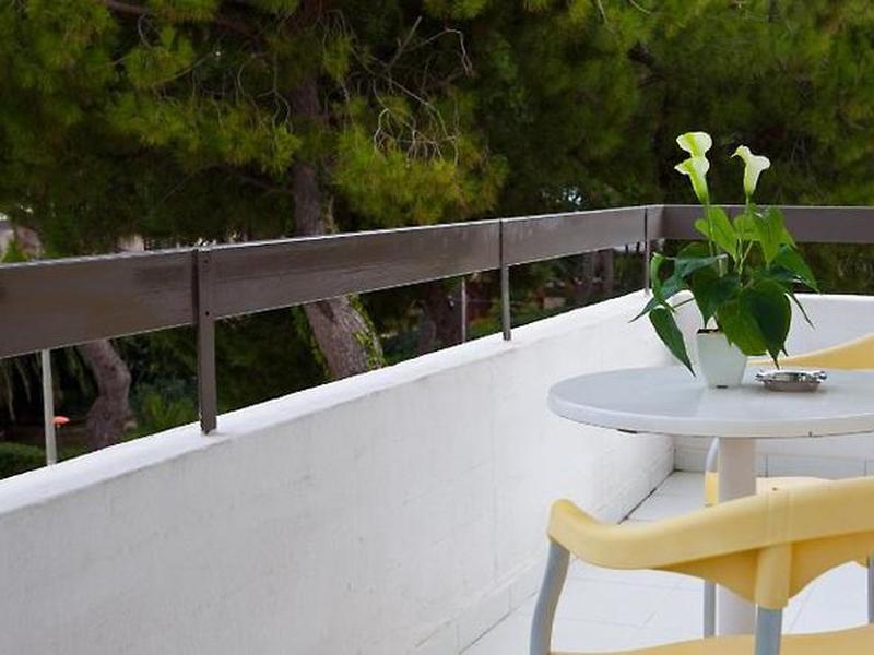 8D18209583F4DE75B29FD7A853A86B63