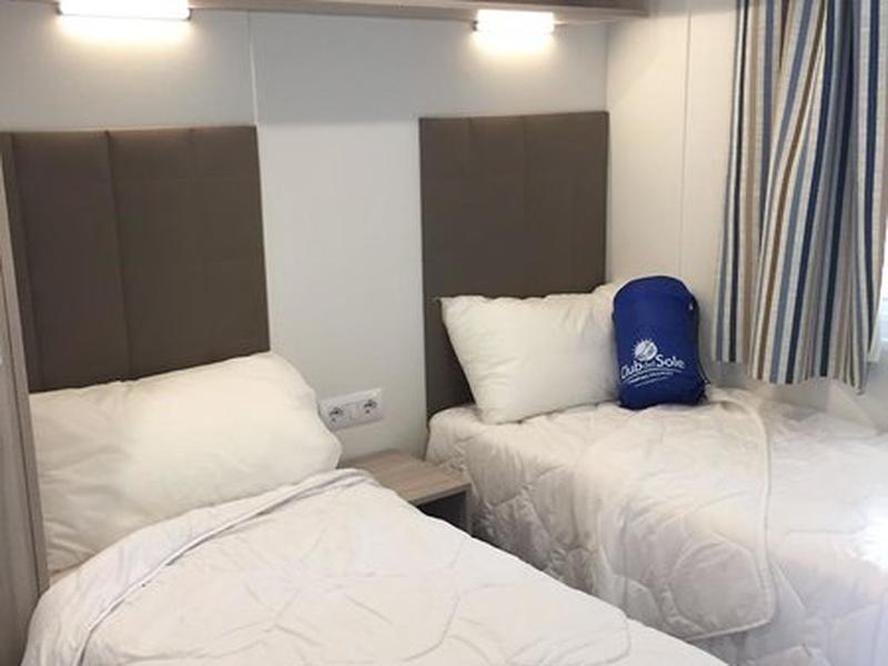 422E7A6489D21E8347ED0D353D2E1766