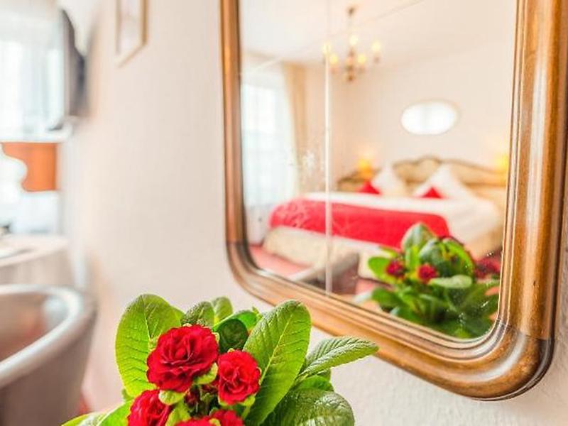 9B5561117A9B7B1D33E91C810C861DA2