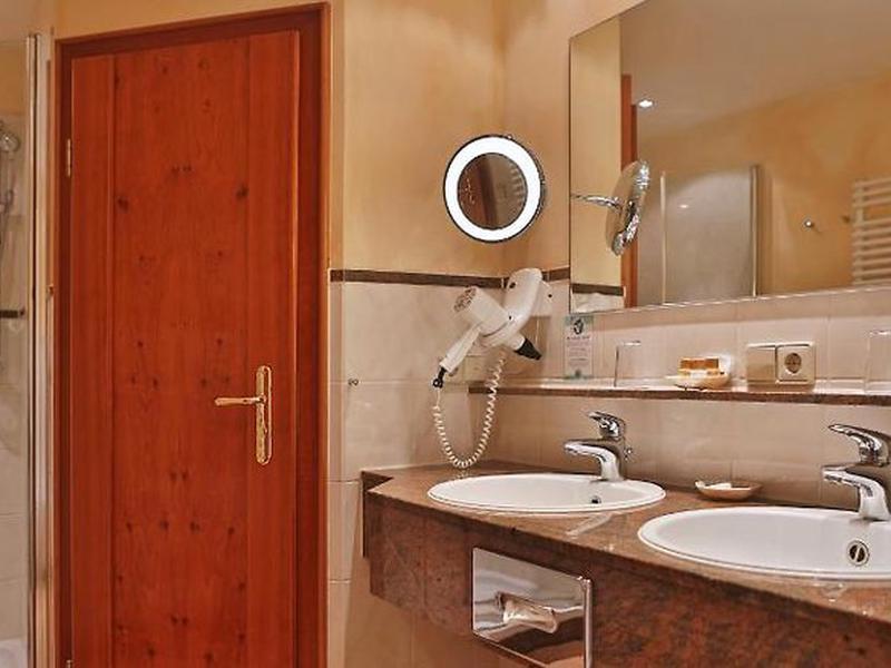 3941E3C3CAC74B80510B418026C70CA0