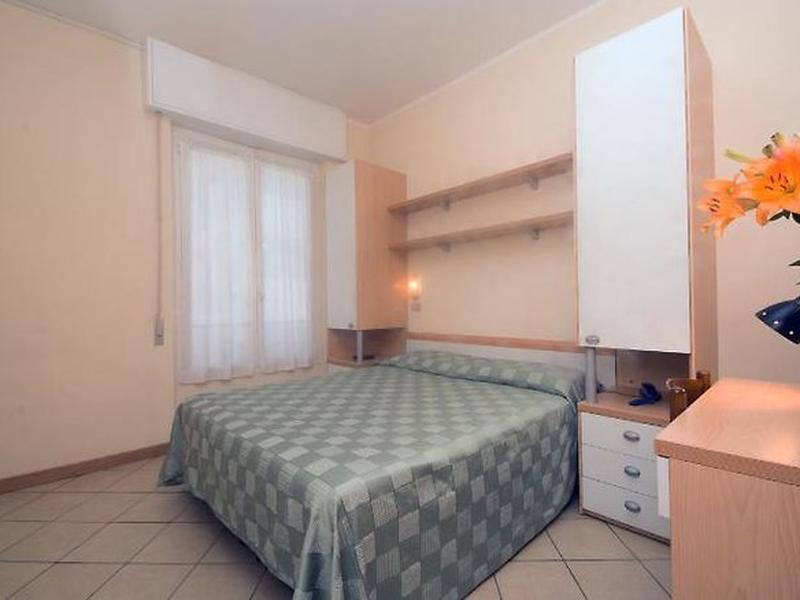 EC7C3DB0BB5BA3C2DD5C4F4BD09FCF10