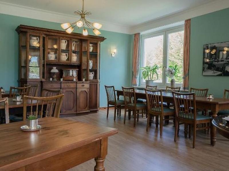 F4FA217EBF68A7548841B228F926A7E7