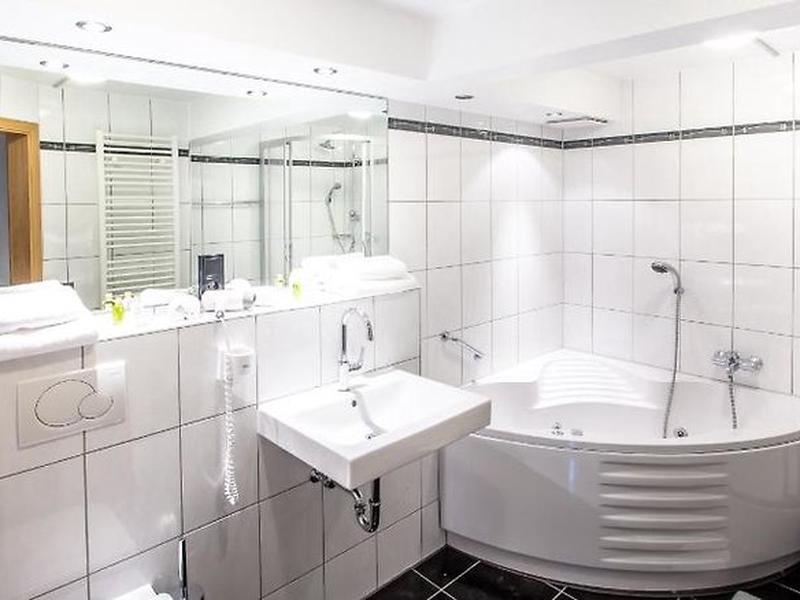 2B8E3EBB6D5FDF4337A214A3369E9004