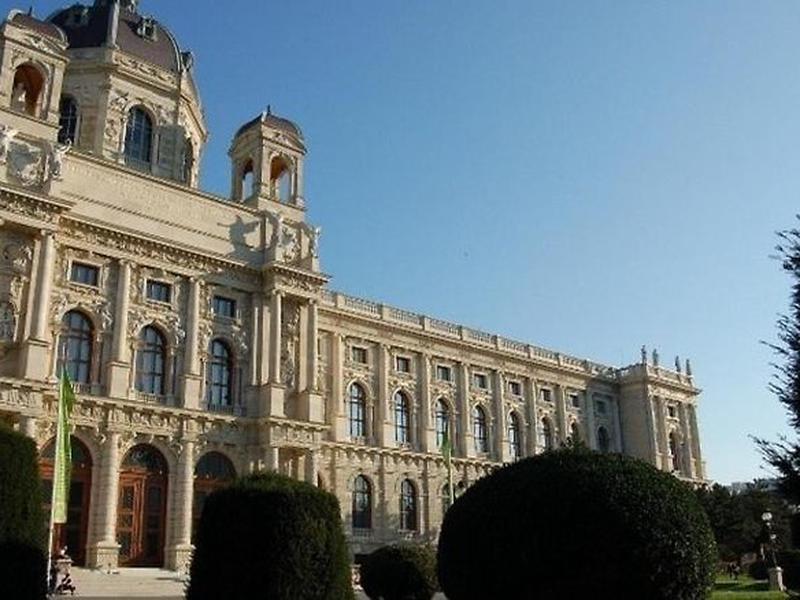 F190883457DF8D65D6A6D06E455D8240