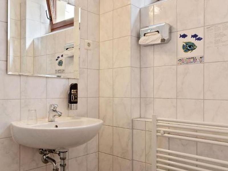 5242E40ADAAFC64C39336667C246A67B