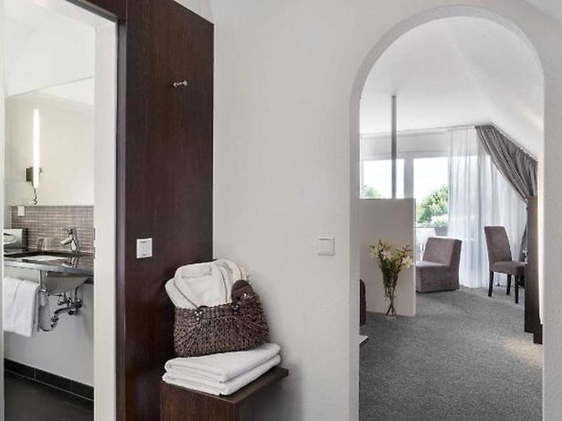 EDB5F5A96234A8067BC46D8044A7934D