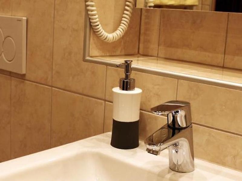 AD0A7F118BF3DC0BF6DC8602ED24E612