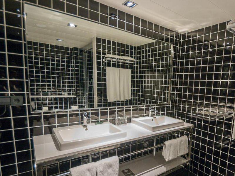 96F1DF14AF547FD43A4F252D8985AC78