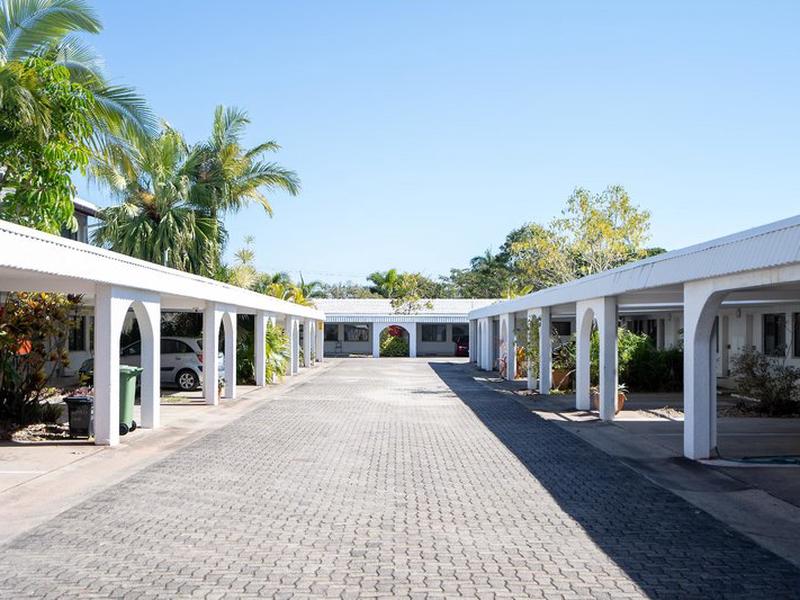 DADE4BDD8B02F6D9A6305771D6A675BD