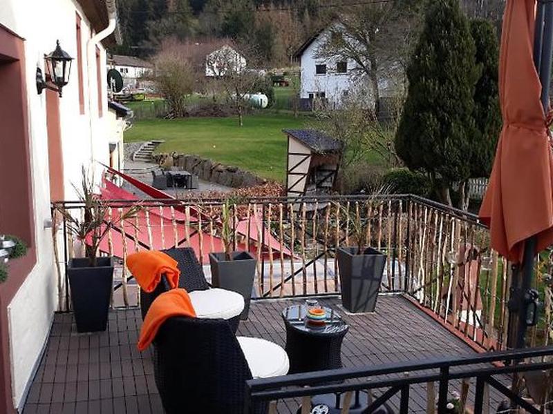 FDE8D197B200E47A1229D2C9B25A87E2